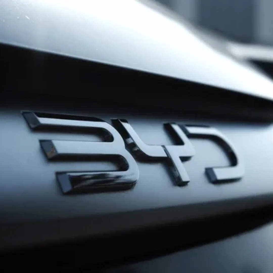 closeup-metallic-byd-emblem-on-600nw-2644113713